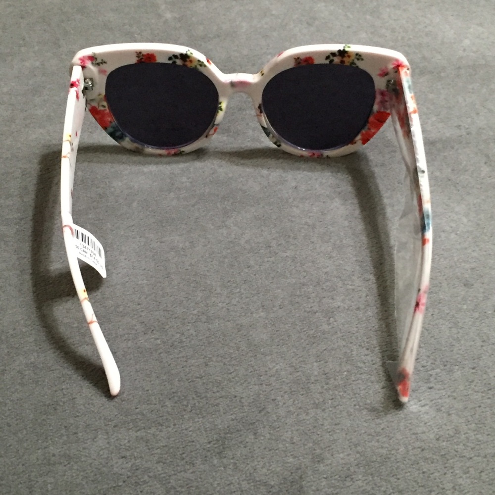 Last One! Torrid WHITE FLORAL CAT EYE SUNGLASSES - Picture 9 of 9